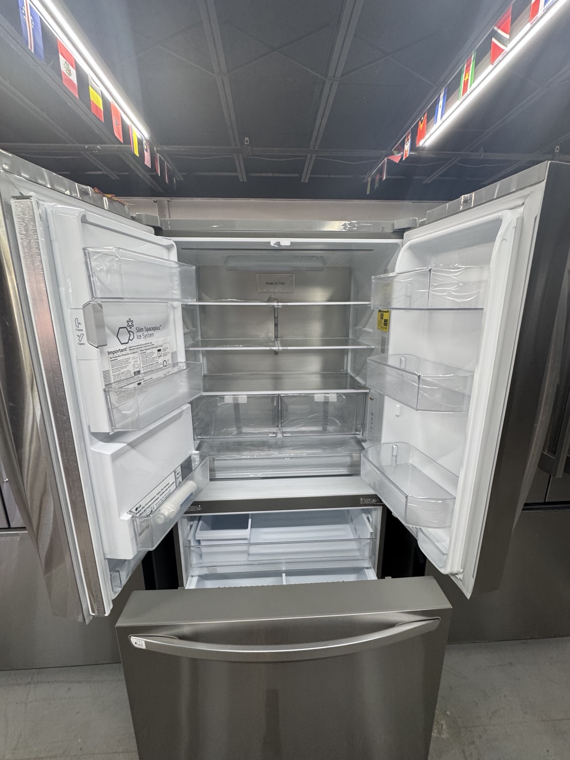 Interior of LG LRFXC2606S counter-depth refrigerator